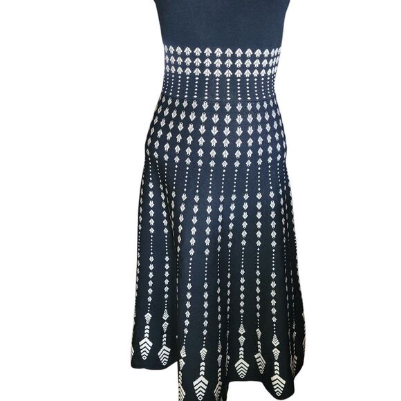 Elegant Black and White Patterned Dress - Picture 3 of 6